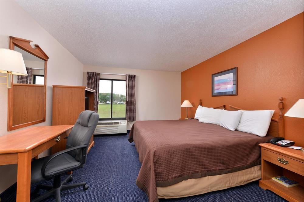 Red Roof Inn & Suites Austin East - Manor Luaran gambar
