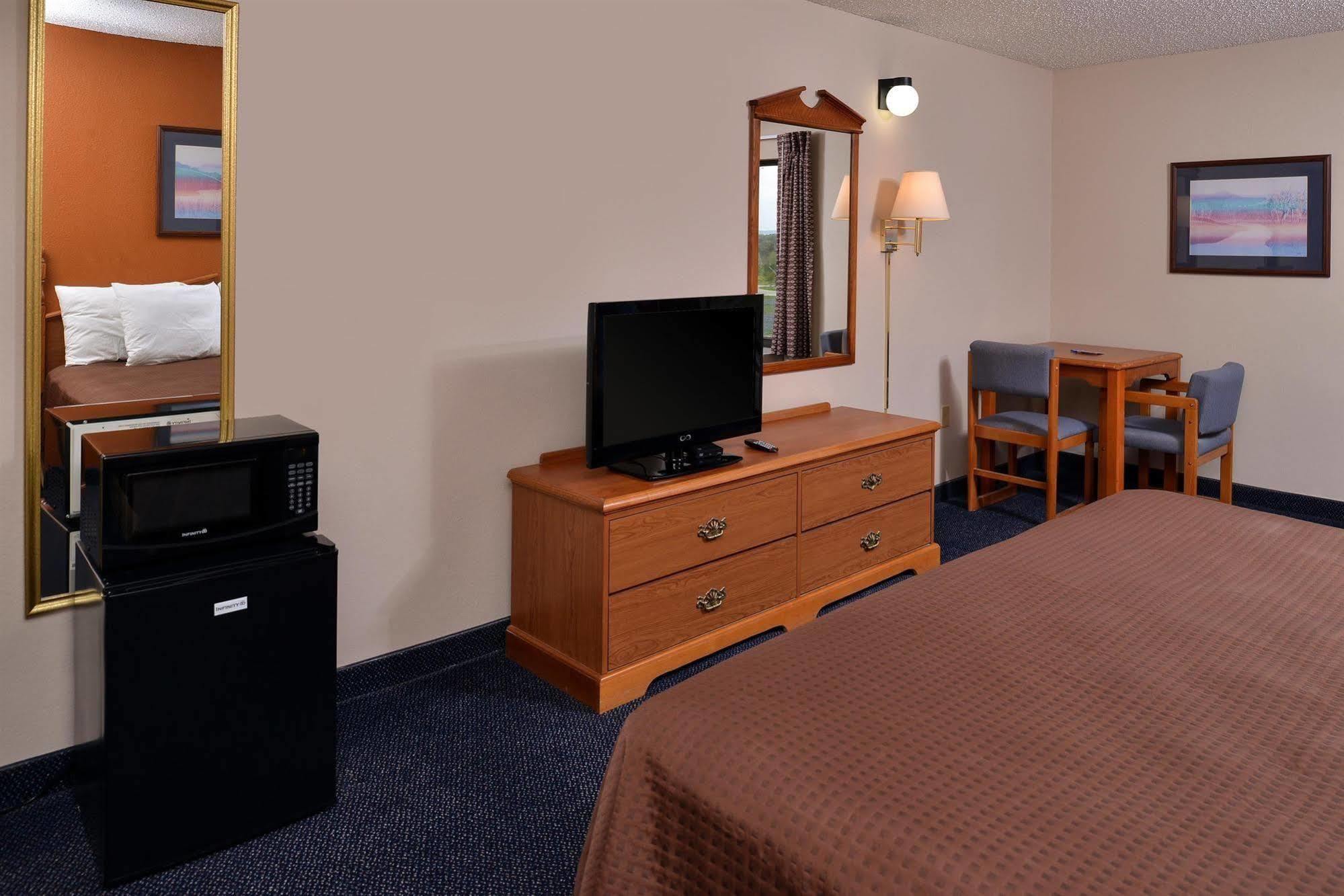 Red Roof Inn & Suites Austin East - Manor Luaran gambar